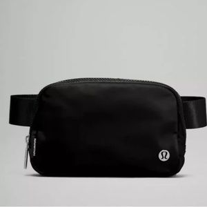 New With Tags Lululemon Everywhere belt bag in Black
